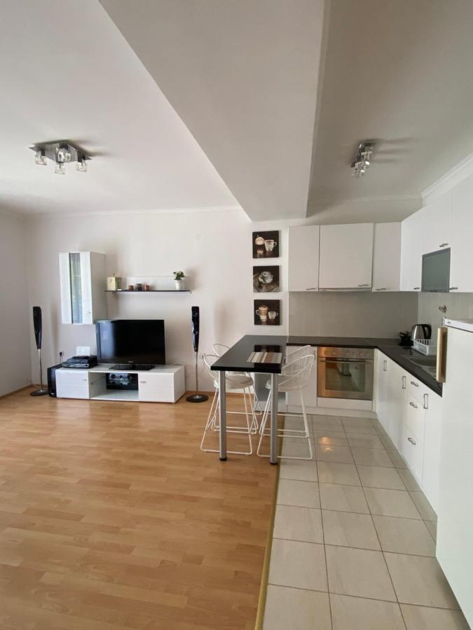 Aqua Blue Apartment Пештани Экстерьер фото